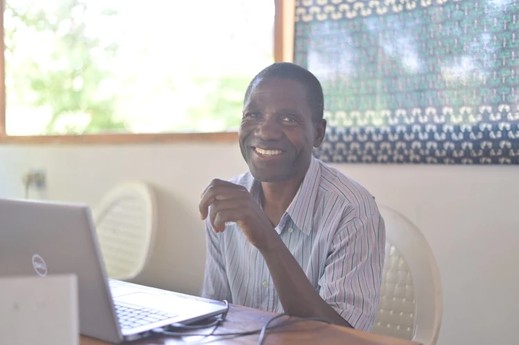 A kwamashi bible translator